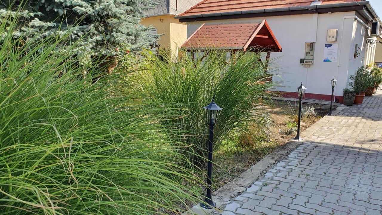 דירות Székesfehérvár Ruttkai Vendeghaz מראה חיצוני תמונה