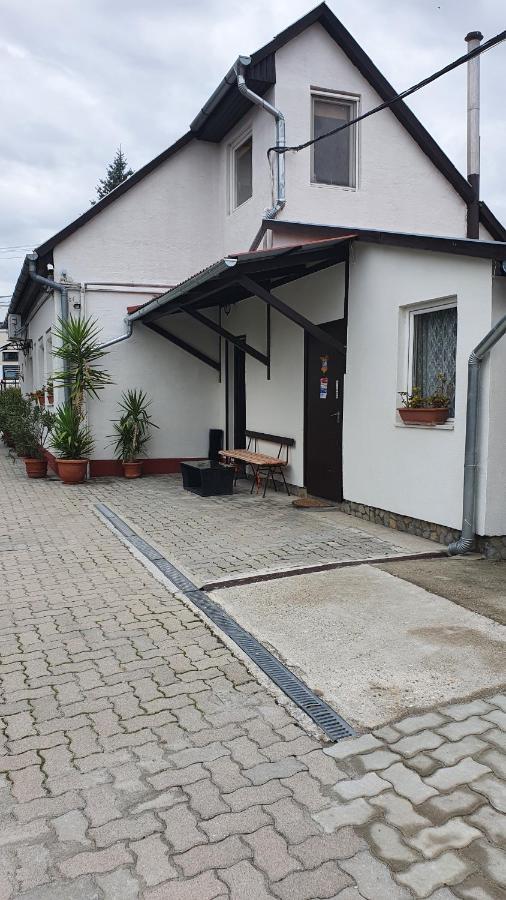דירות Székesfehérvár Ruttkai Vendeghaz מראה חיצוני תמונה