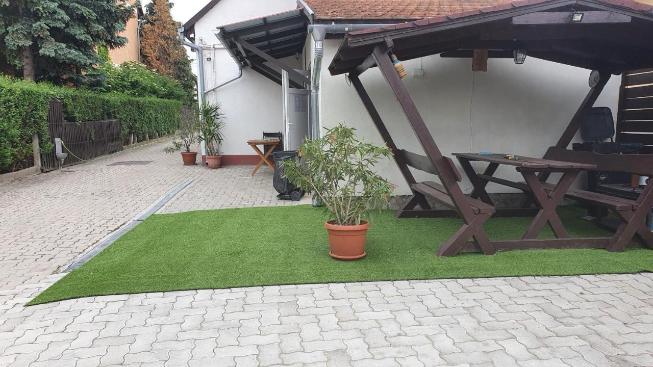 דירות Székesfehérvár Ruttkai Vendeghaz מראה חיצוני תמונה