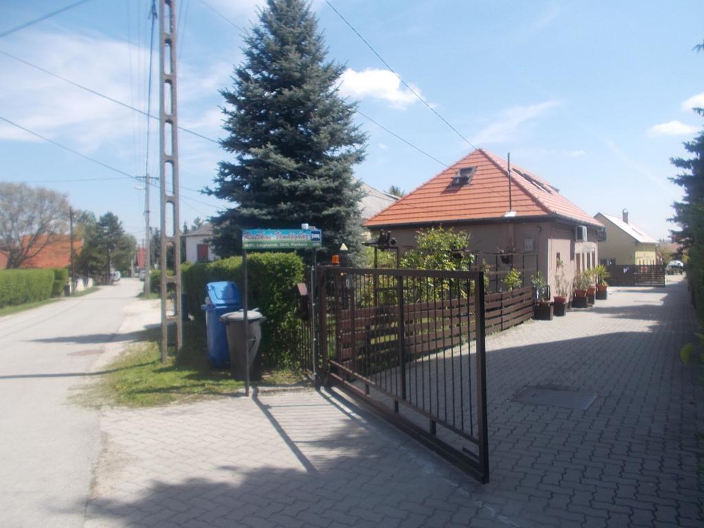 דירות Székesfehérvár Ruttkai Vendeghaz מראה חיצוני תמונה
